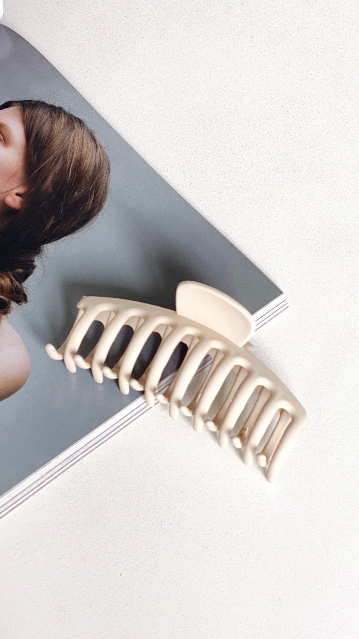 Regina Matte Claw Clip - Cream